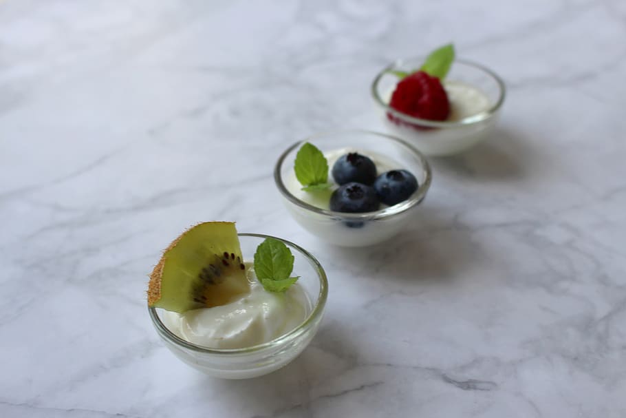 yogurt, berries, blueberry, raspberry, kiwi, blueberries, fruit HD wallpaper