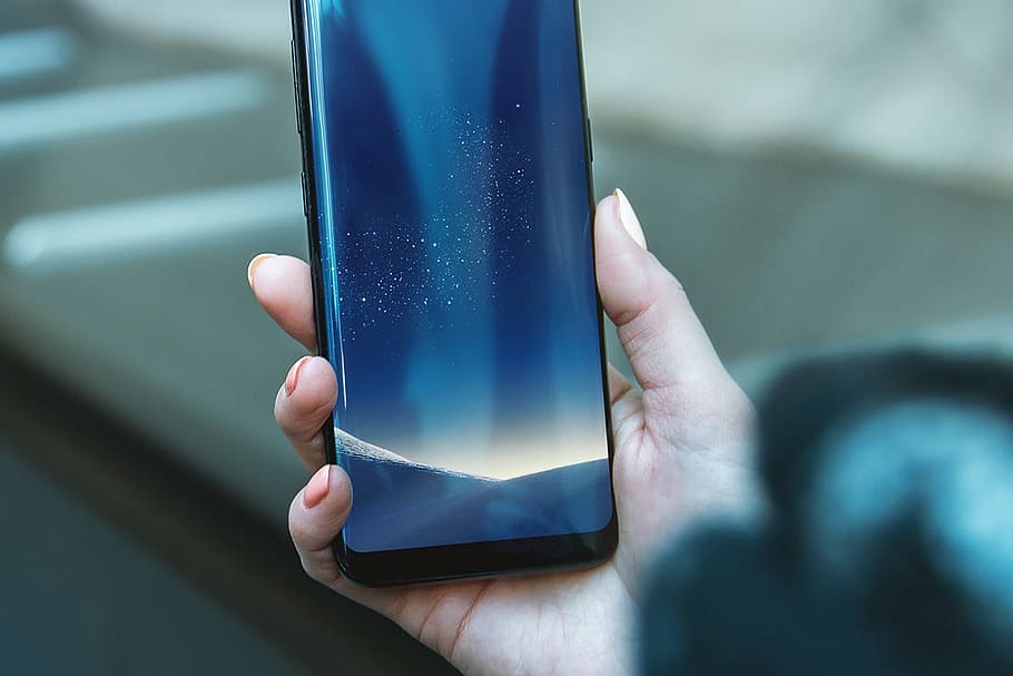 Woman with a smartphone. Hi-Res Photo Realistic Galaxy S8 PSD Mockup. HD wallpaper