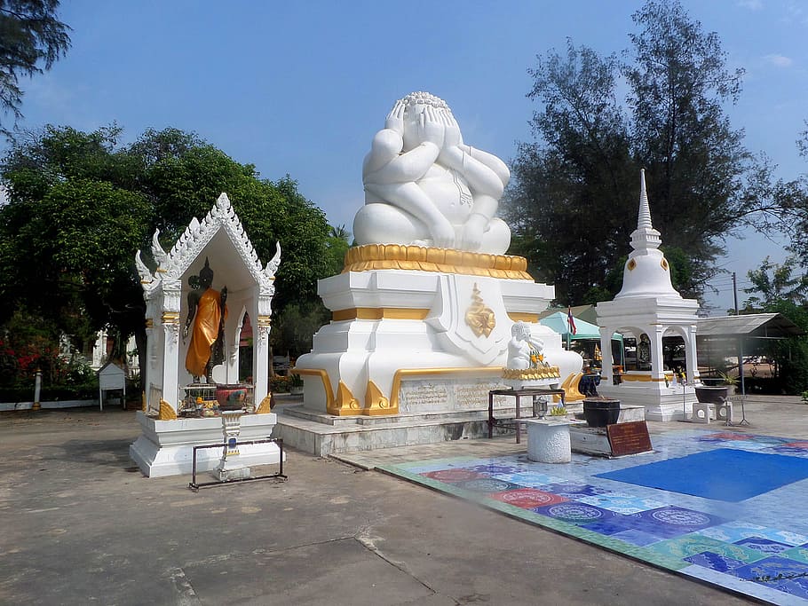 The Six Armed Buddha of Cha Am, Thailand resisting temptation HD wallpaper
