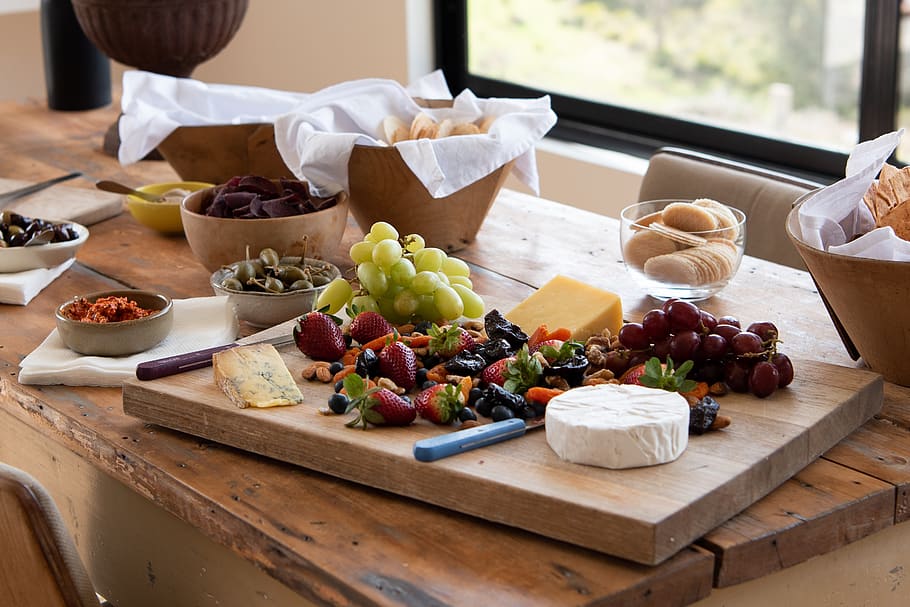 cheese, fruit, cheese platter, grapes, strawberries, delicious, HD wallpaper
