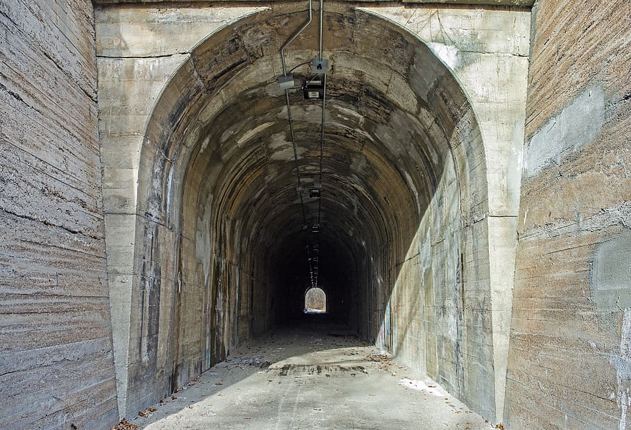 tunnel, dark, light, darkness, flashlight, underground, arch HD wallpaper