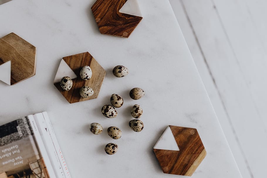 Quail eggs and white marble, easter, Un'common, uncommon, high angle view HD wallpaper