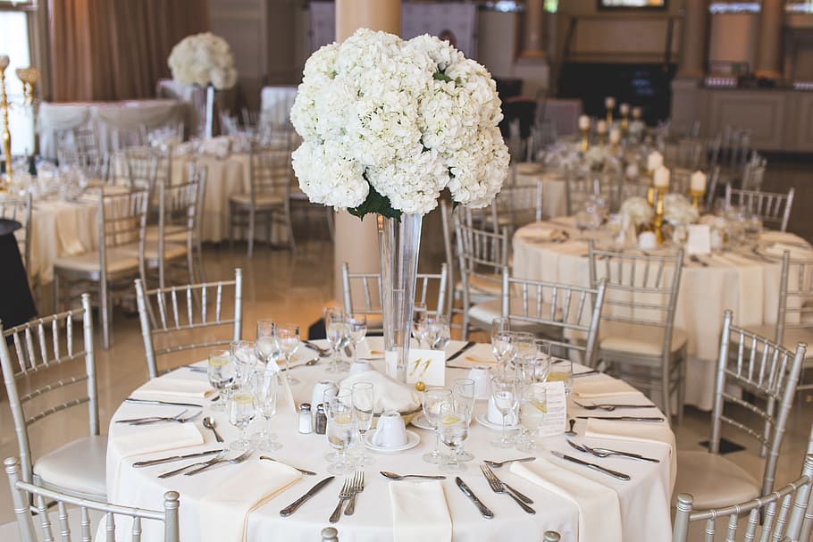Tables With Flower Decors, banquet, beautiful, catering, celebration HD wallpaper