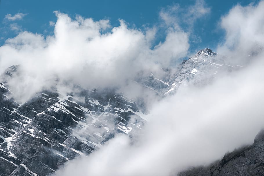 Glacier sky. Горы покрытые снегом Фань Куань.