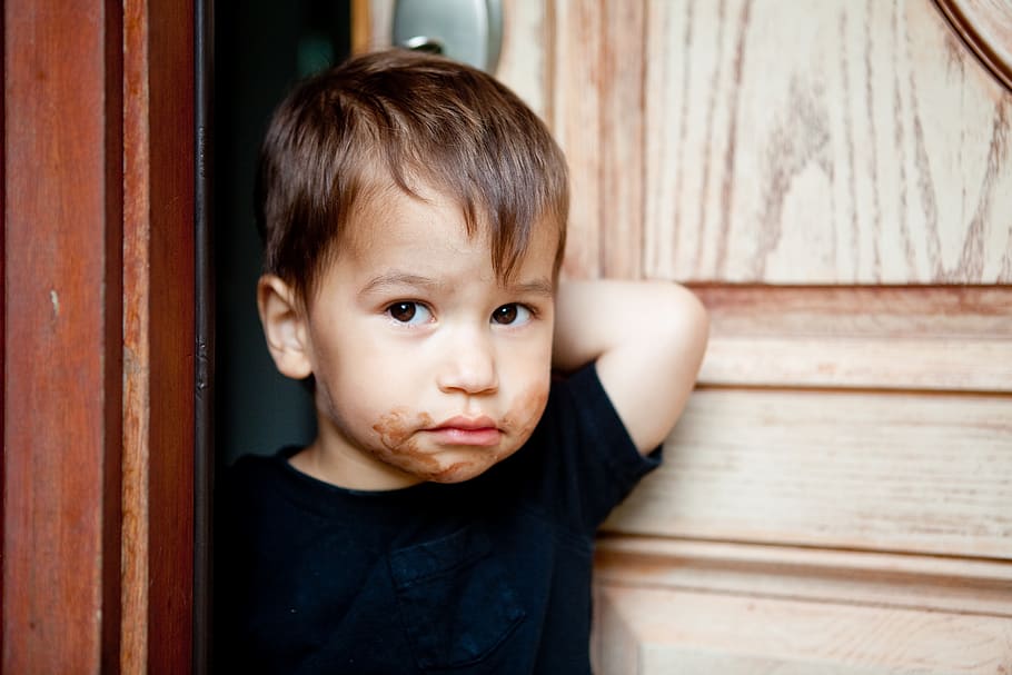 boy staring at right side, childhood, portrait, males, one person HD wallpaper