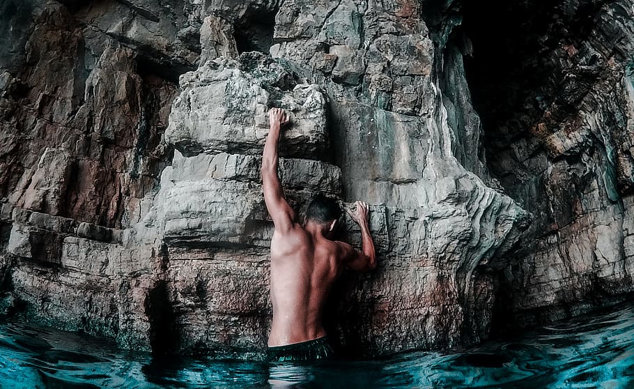 man climbing ciff, rock, guy, muscle, hand, cliff, croatia, ocean HD wallpaper