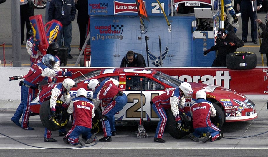 crew, pit, stop, race, team, car, auto, racing, city, real people HD wallpaper