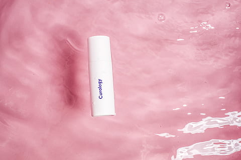 Curology labeled bottle, moisturizer, cosmetics, aluminium, tin HD wallpaper