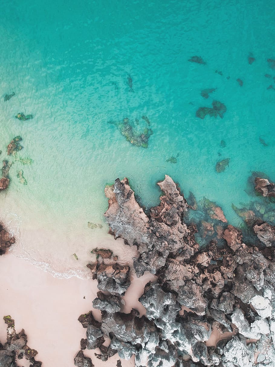 bird's eye view photography body of water crashing on rocks, beach HD wallpaper