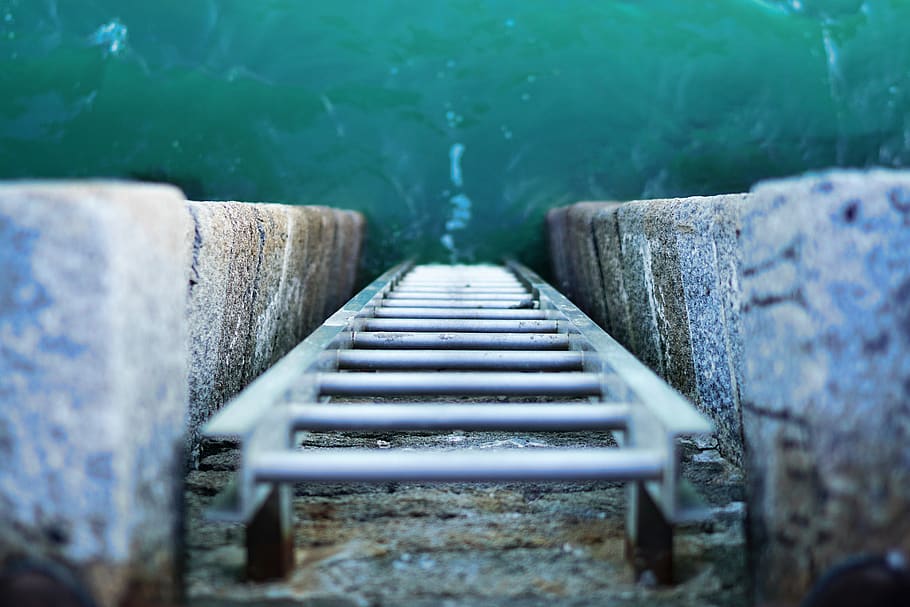 sea, dock, scale, blue, rock, granit, metal, no people, water HD wallpaper