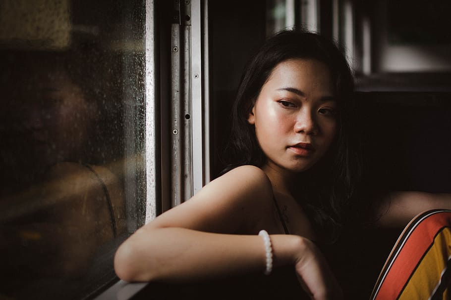beaded white bracelet, train, window, reflection, portrait, asian HD wallpaper