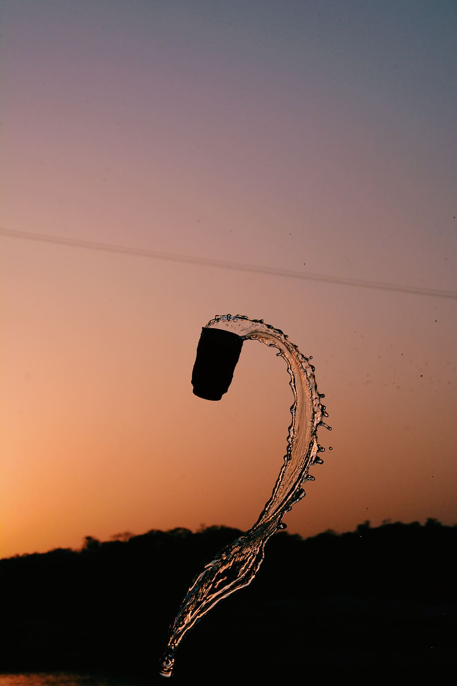 Water Spilling From Cup, backlit, beverage, dawn, dusk, silhouette HD wallpaper