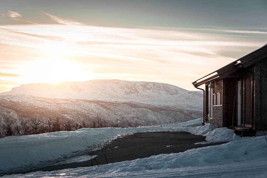 brown and white house, nature, outdoors, building, housing, mountain HD wallpaper