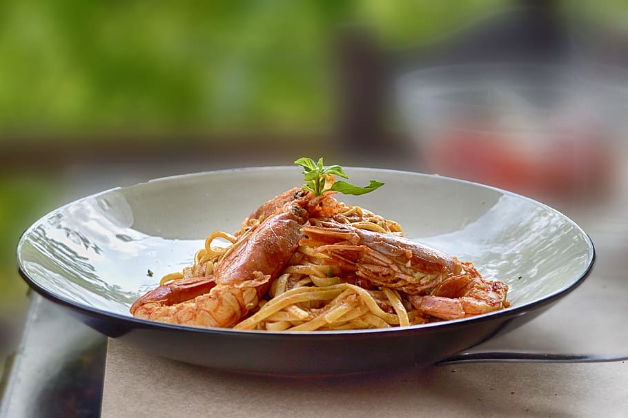 Close-Up Photography of Cooked Shrimps and Pasta, basil, blur HD wallpaper