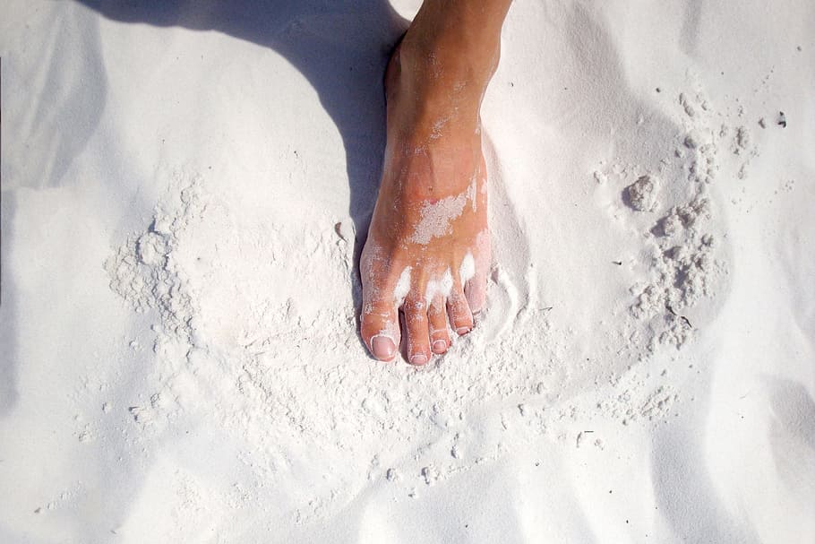 Bare Foot on Beach, peopleTravel, feet, hD Wallpaper, holiday, HD wallpaper