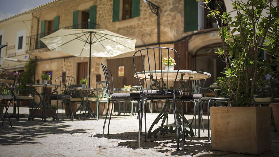 Selective Focus Photography Of Table And Chairs , architecture HD wallpaper