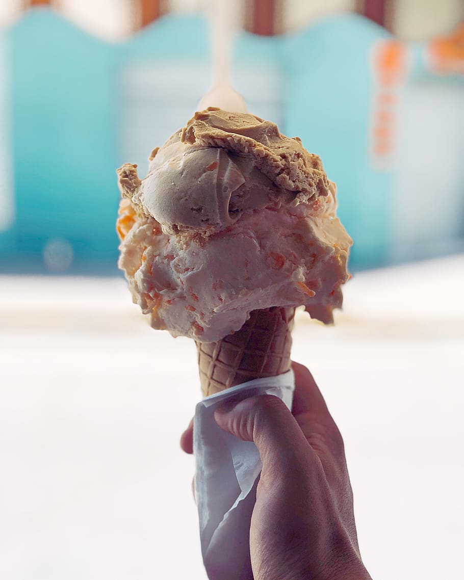 icecream, summer, ice cream, frozen food, ice cream cone, human hand HD wallpaper