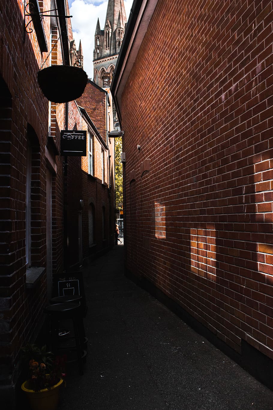 clear pathway between buildings, built structure, building exterior HD wallpaper