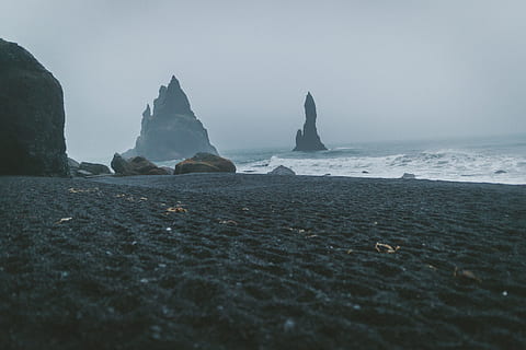 ocean shore under cloudy sky during daytime, beach, rock, black sand HD wallpaper