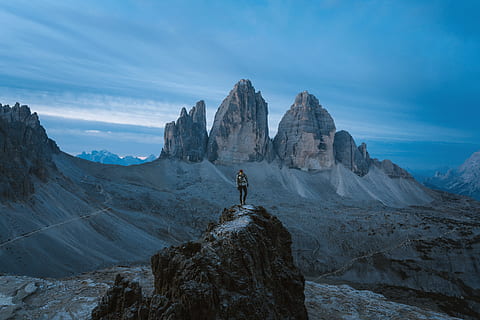 aerial photography of person standing on rock formation, cloud HD wallpaper