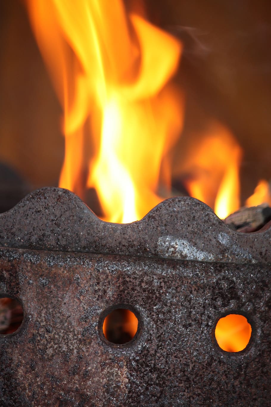 fire, heat, flame, flames, iron, camp fire, bbq, hot, heat metal HD wallpaper