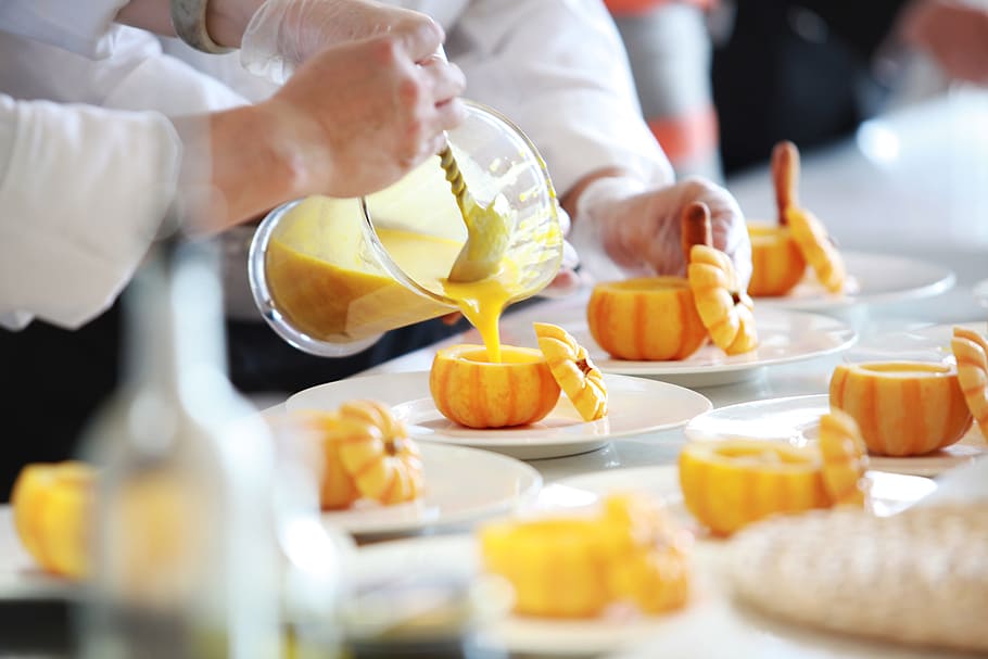 Fruit Shake Pouring on Fruit, blur, chef, close-up, delicious HD wallpaper