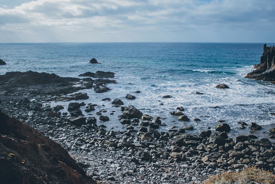 Seashore Under White Sky, beach, landscape, nature, ocean, rocks HD wallpaper
