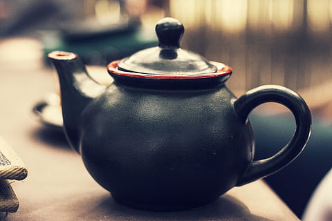 Old fashioned tea pot, drink, tea brewing, teapot, tea - hot drink HD wallpaper