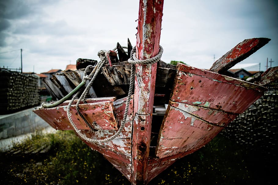 things, boat, wreckage, broken, damaged, rope, metal, sky, focus on foreground HD wallpaper