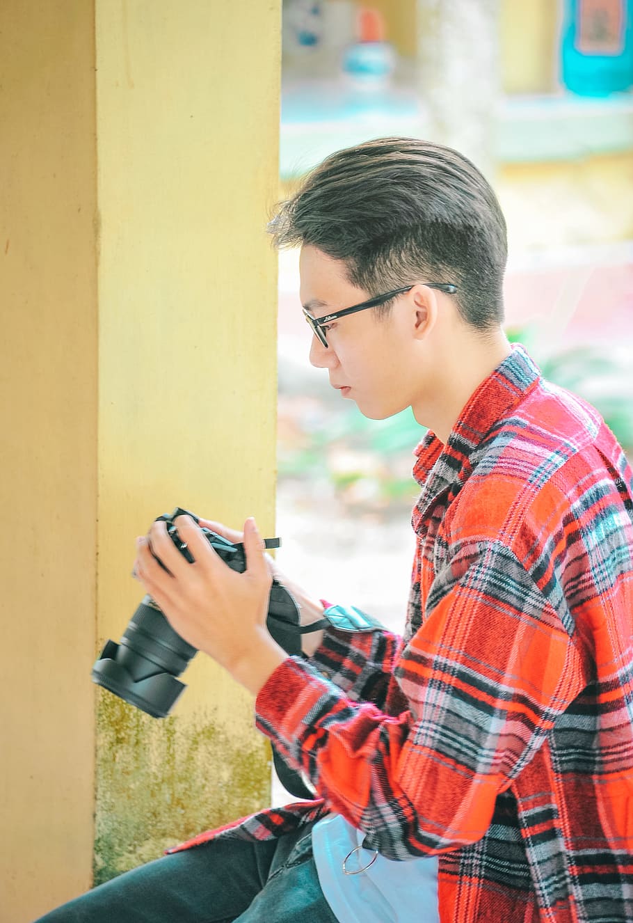 Photography of a Man Holding Black Camerar, boy, casual, eyewear HD wallpaper