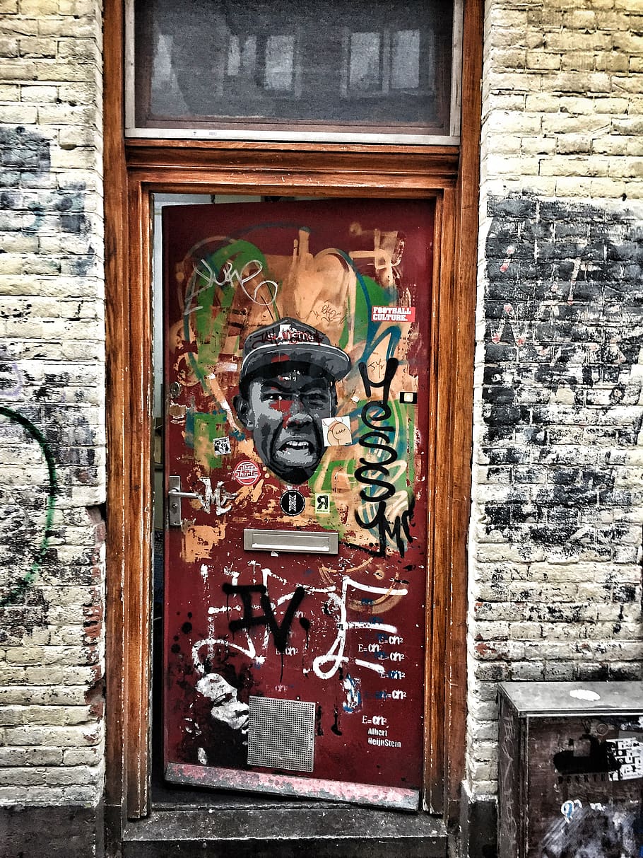 door, wall, brick, walkway, path, graffiti, art, painting, mural HD wallpaper