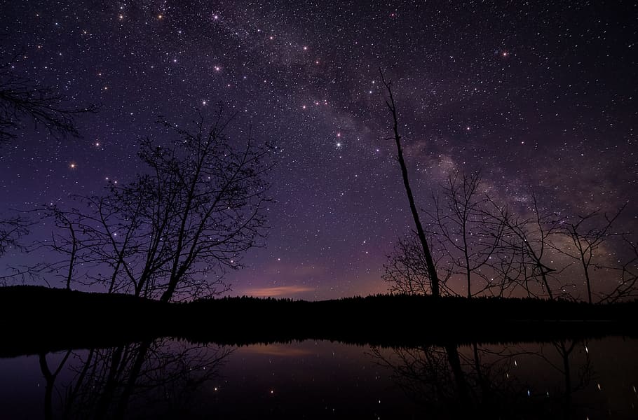 lake beside silhouette of mountain during nighttime, beauty in nature HD wallpaper