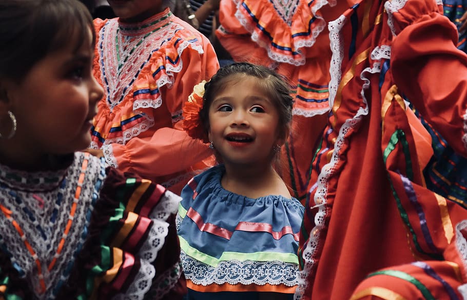 dancer, child, girl, crowd, color, mexican, spanish, candid