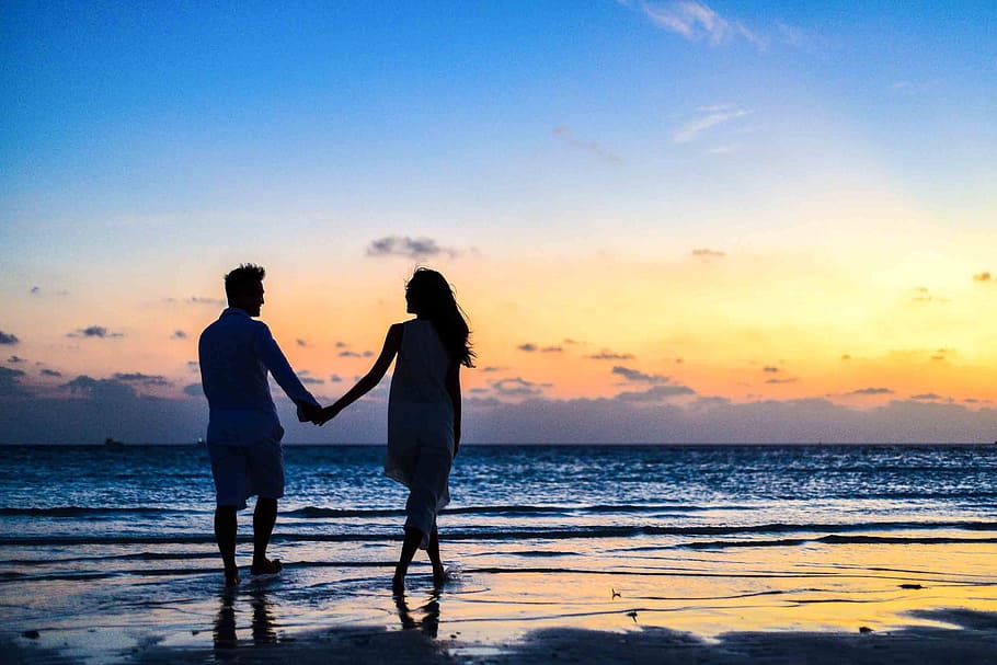 Man and Woman Holding Hands Walking on Seashore during Sunrise, HD wallpaper