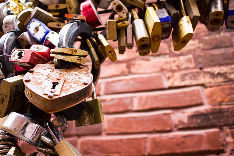 canada, toronto, locks, love, brick, rust, heart, padlock, metal HD wallpaper