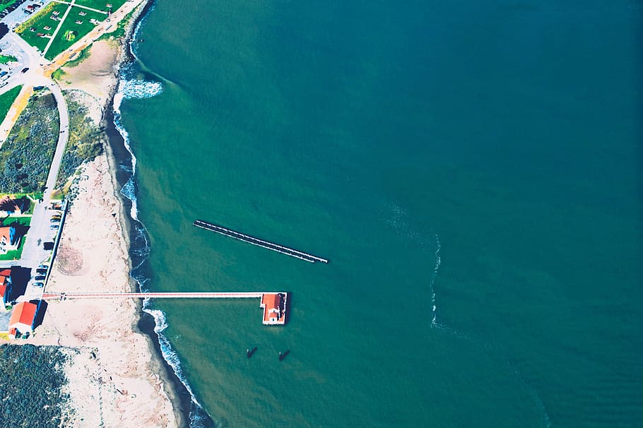 Aerial View of Body of Brown Wooden House Surrounded by Body of Water HD wallpaper