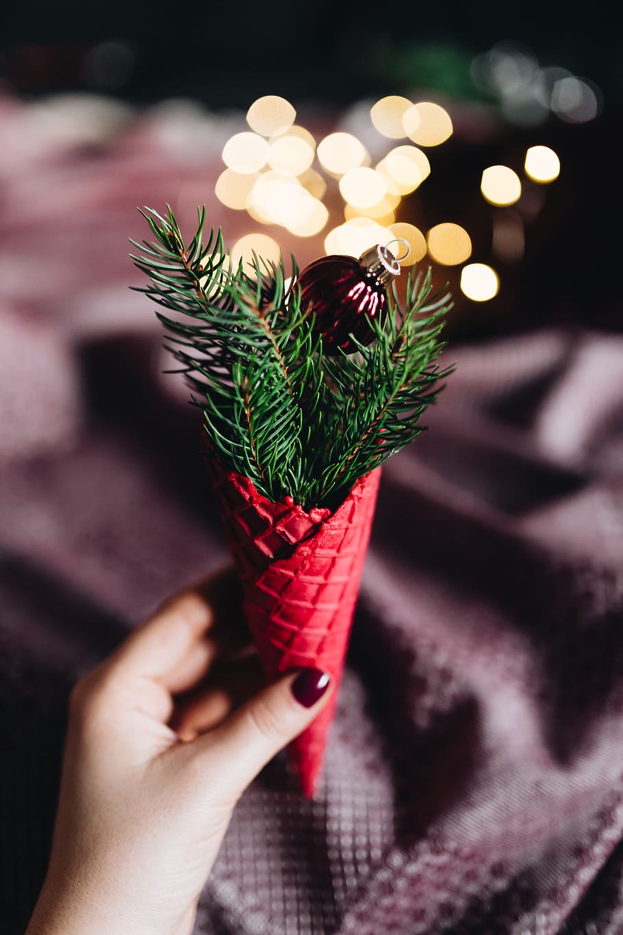 Burgundy Christmas Decorations, modern, holidays, elegant, red HD wallpaper