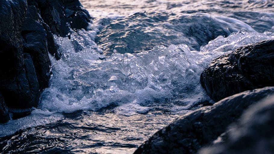 Body of Water Waving Between Rock Formation, beach, cold, motion HD wallpaper