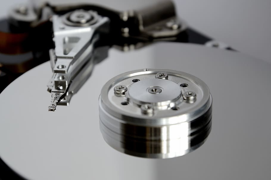 Selective Focus Photography of Round Gray Metal Part, black-and-white HD wallpaper