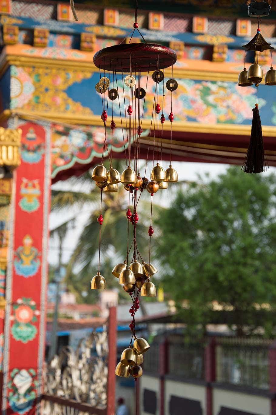 Shallow Focus Photo of Brown Wind Chimes, art, bells, color, hanging, HD wallpaper