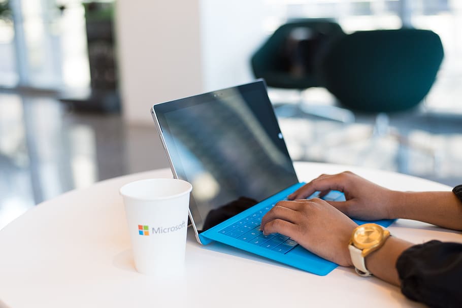 Person Browsing on Black and Blue Laptop Computer, connection HD wallpaper