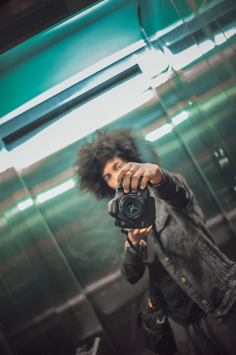 man standing holding camera, photography themes, camera - photographic equipment HD wallpaper