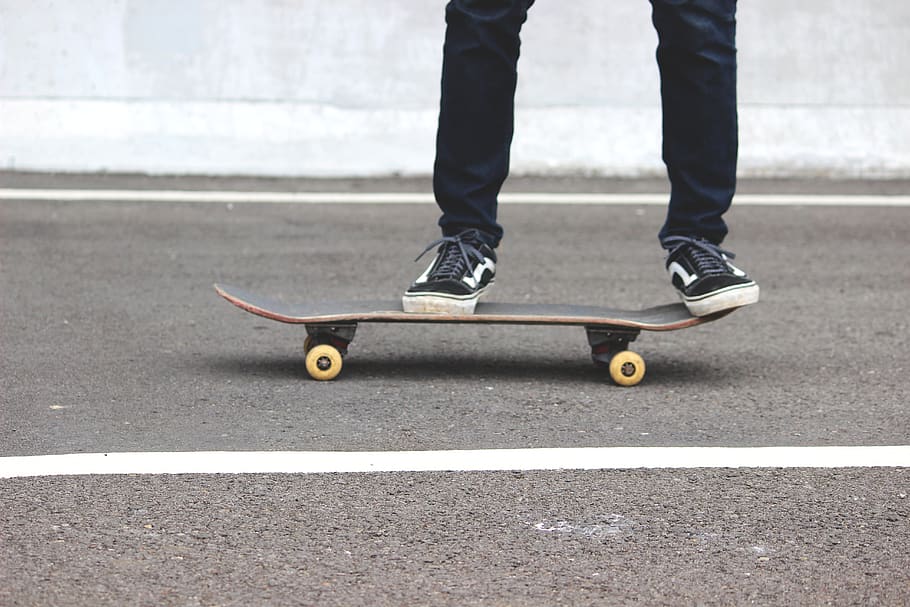 person riding skateboard, human, sport, sports, footwear, apparel, HD wallpaper