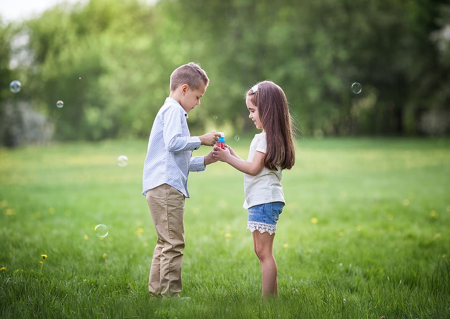 friends, bubbles, summer, trees, sun, stroll, joy, emotion HD wallpaper