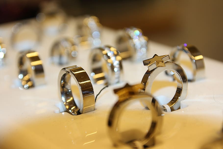 chains, jewelry, silver, ring, selective focus, close-up, no people HD wallpaper
