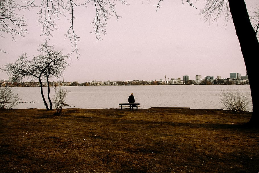 Lonely figure, alone, alster, calm, calmness, cities, city, germany HD wallpaper