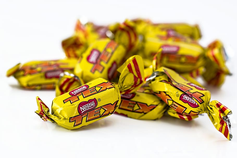 sweet, toffee, candy, food, studio shot, white background, yellow, HD wallpaper