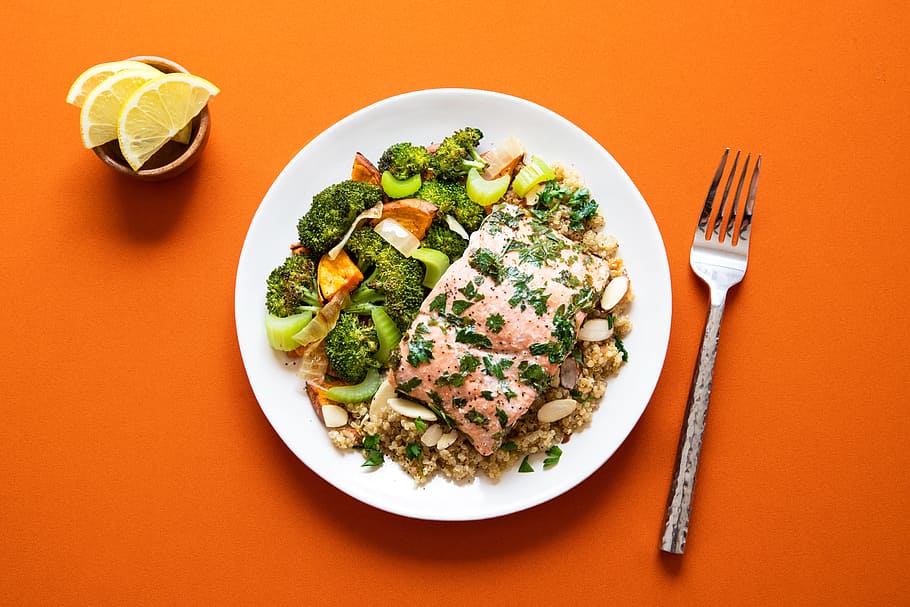 broccoli with meat on plate, food, lemon, fork, cutlery, salmon, HD wallpaper