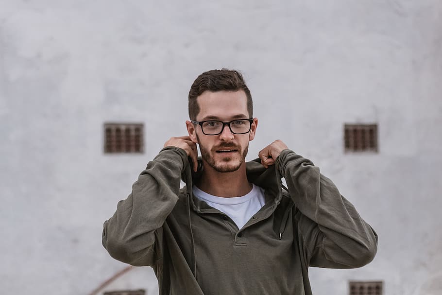 man wearing gray pullover hoodie, coat, clothing, apparel, jacket HD wallpaper
