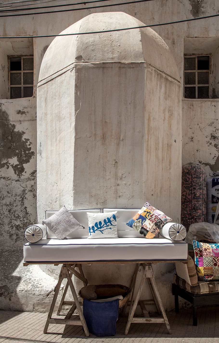 sofa with throw pillows near concrete structure, couch, furniture HD wallpaper